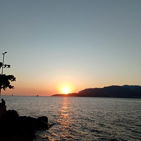 Suite Pe Na Areia- Espaco Independente Na Praia Do Curral Com Localizacao Privilegiada - Simplicidade E Comodidade Com O Por Do Sol Mais Lindo De Ilhabela - Melhor Custo Beneficio Para Ate 4 Pessoas , Na Av Jose Pacheco Do Nascimento Nº 7682 Zewnętrze zdjęcie